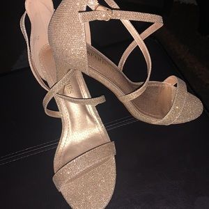 Gold glitter bridesmaids heels.